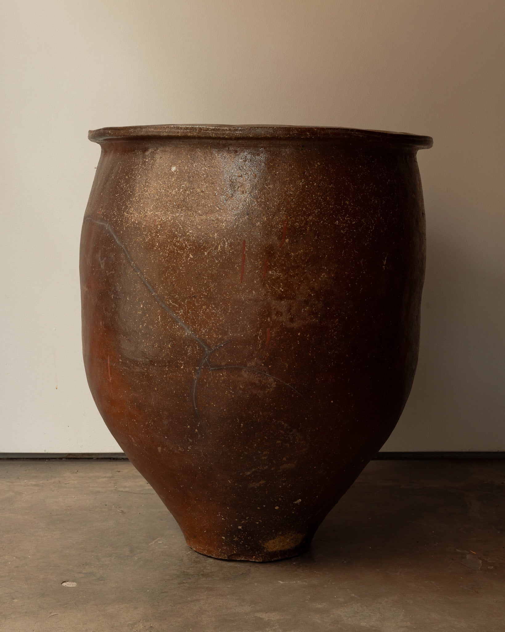 Large ceramic pot III