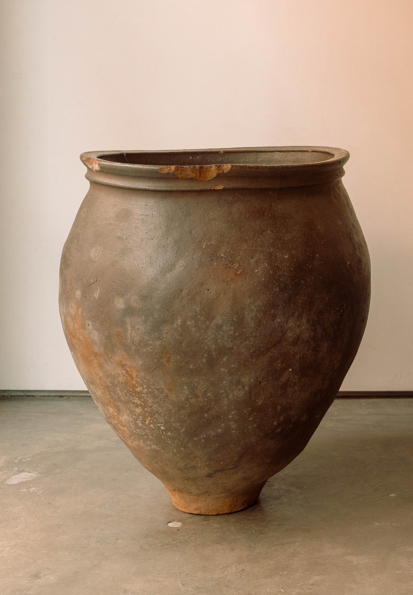 Large ceramic pot I